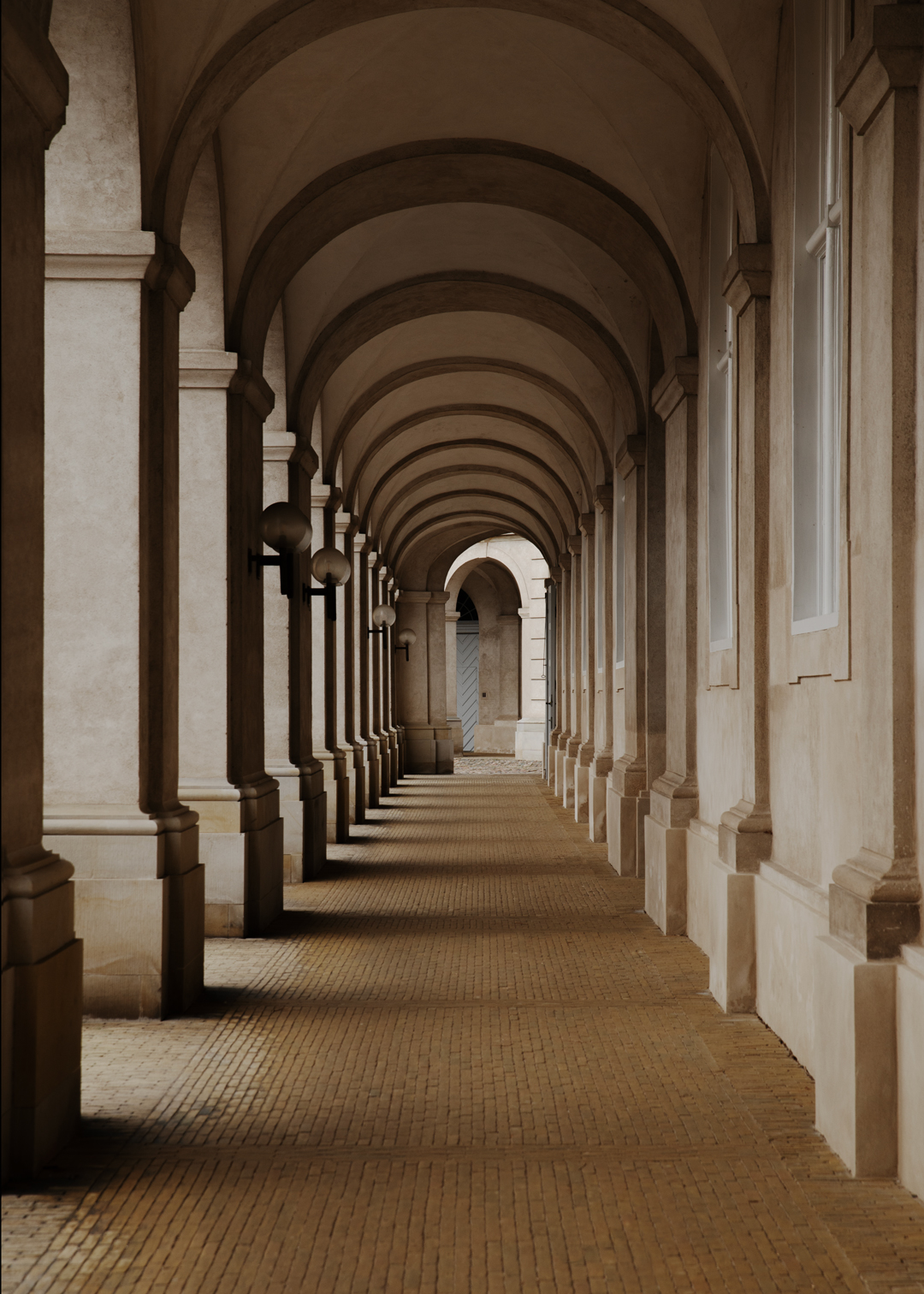 Meeting Under the Arches - ALIUM